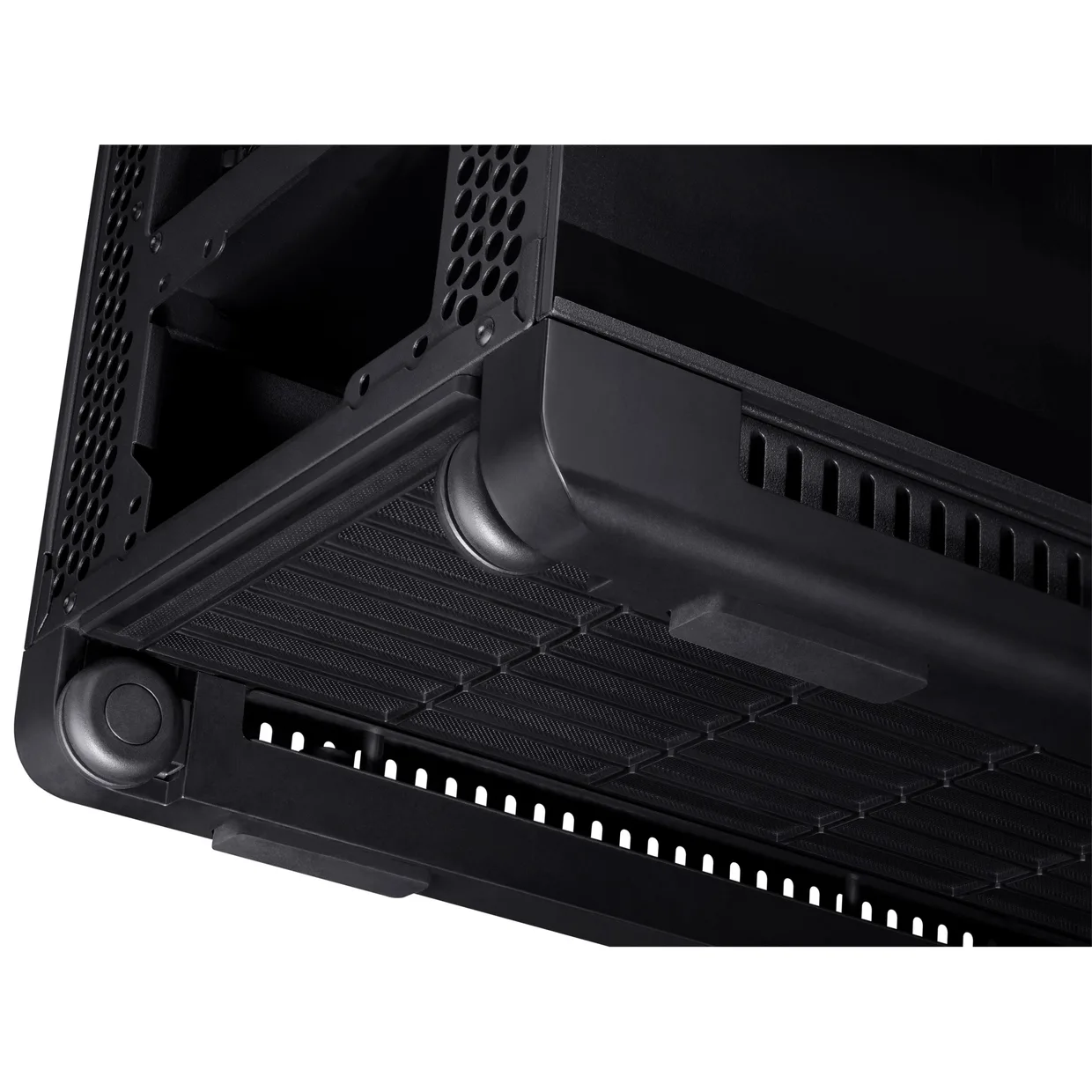 Нижняя часть корпуса Asus ProArt PA602 со встроенными колесиками и пылевым фильтром