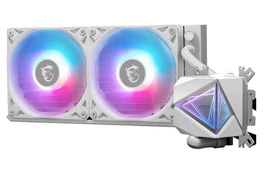 Ракурс спереди на белую СЖО MSI MAG CoreLiquid I240 White со включенной подсветкой помпы и вентиляторов