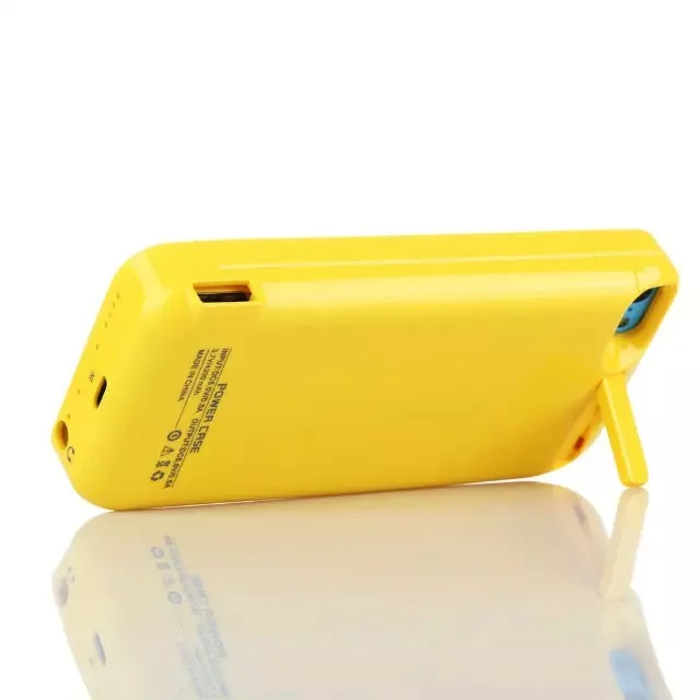 Чехол аккумулятор для iPhone 5/5C/5s/SE с подставкой в желтом цвете фото 1