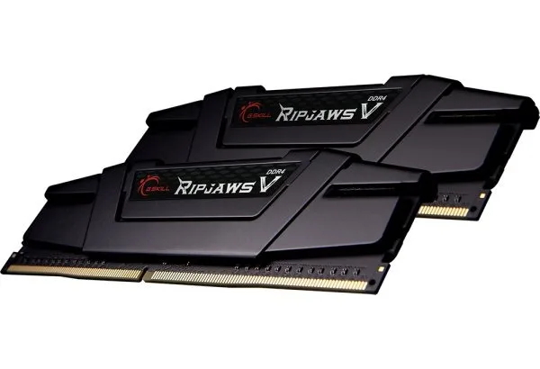 Два модулі оперативної пам’яті G.Skill Ripjaws V DDR4 у ракурсі з чорними радіаторами