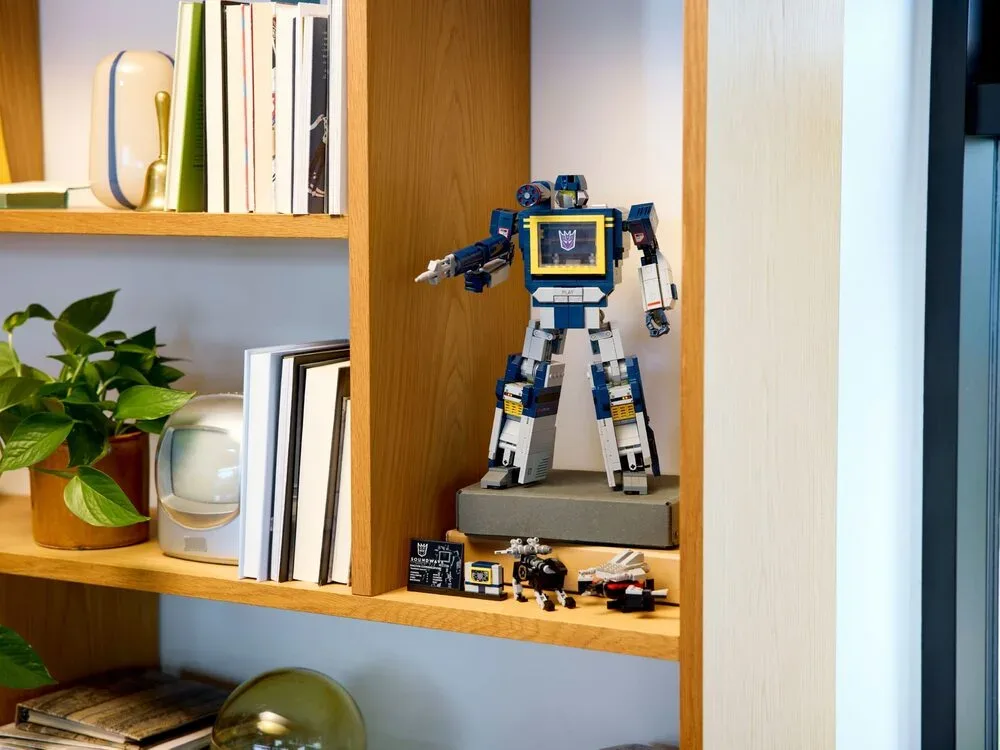 Конструктор LEGO Icons Transformers: Саундвейв (10358) — фото 10