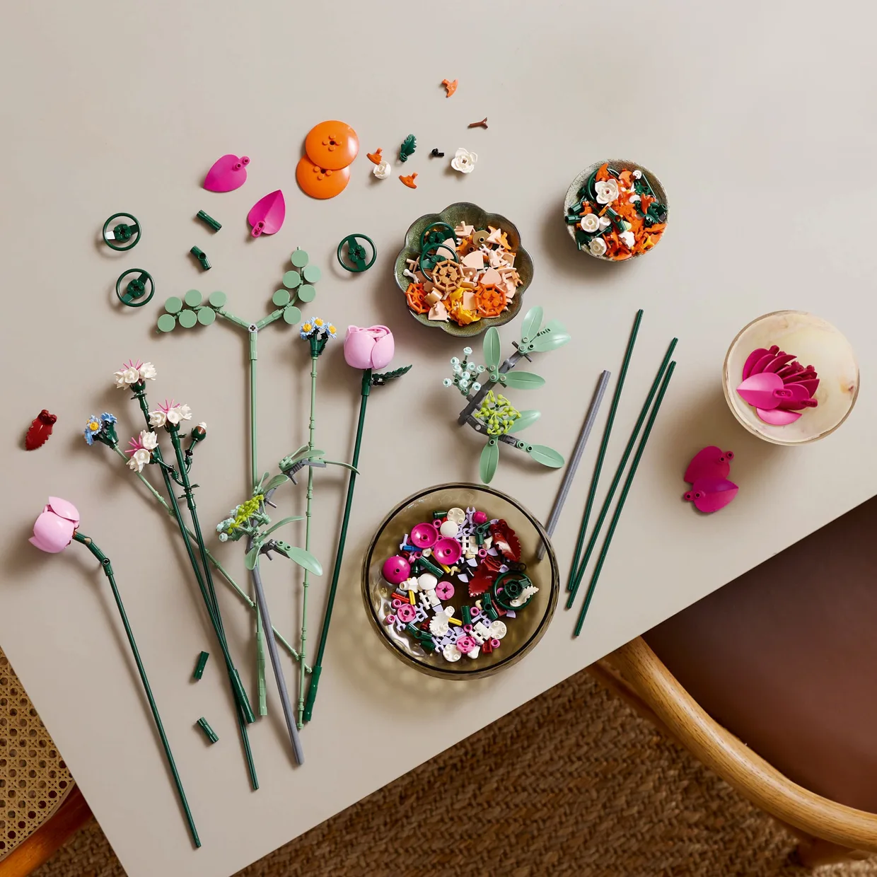 Конструктор LEGO Botanicals Милый розовый букет цветов (10342) — фото 3