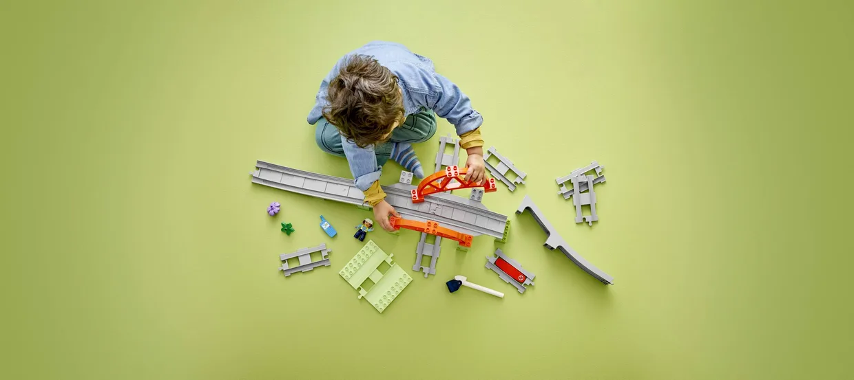 Конструктор LEGO DUPLO Дополнительный набор «Железнодорожный мост и рельсы» (10426) — фото 5