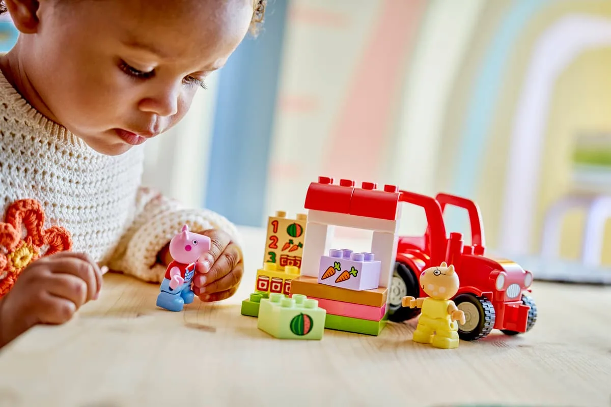 Конструктор LEGO DUPLO Peppa Pig Трактор і ринок (10468) — фото 5