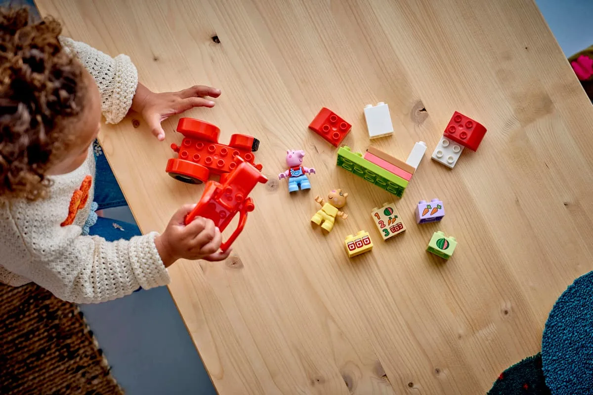 Конструктор LEGO DUPLO Peppa Pig Трактор і ринок (10468) — фото 7