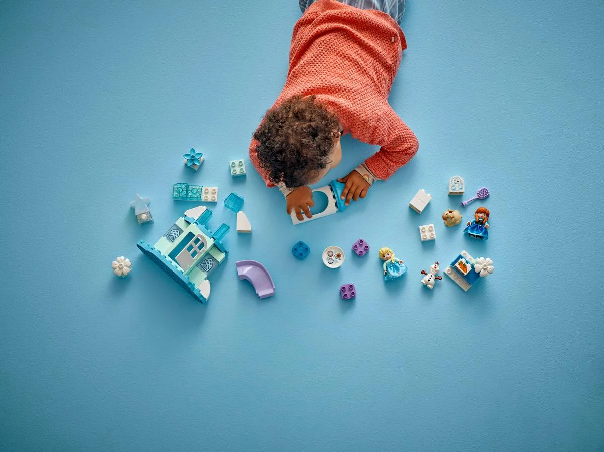 Конструктор LEGO DUPLO Disney Вечеринка в ледяном дворце Эльзы и Анны (10455) — фото 6