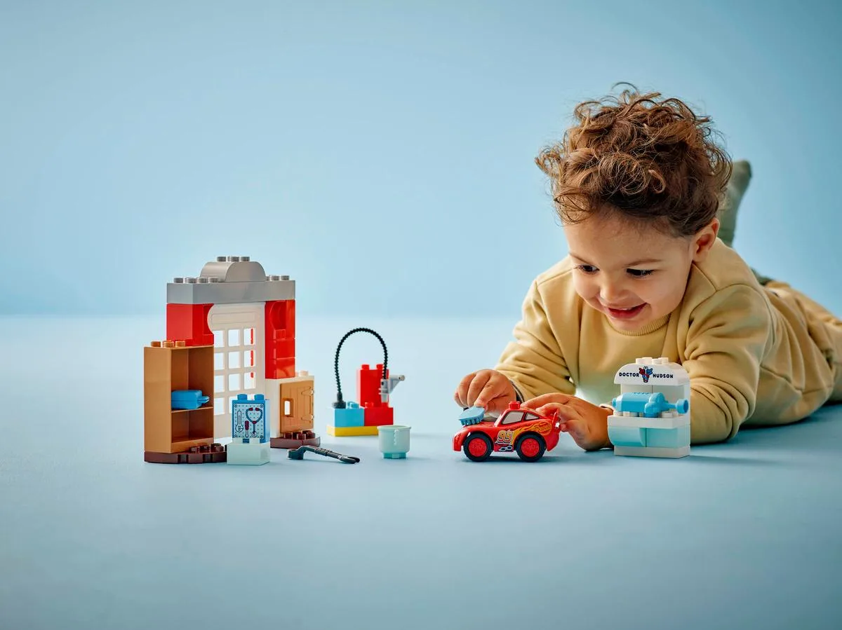 Конструктор LEGO DUPLO Disney Візит МакКвіна в гараж Дока (10456) — фото 5