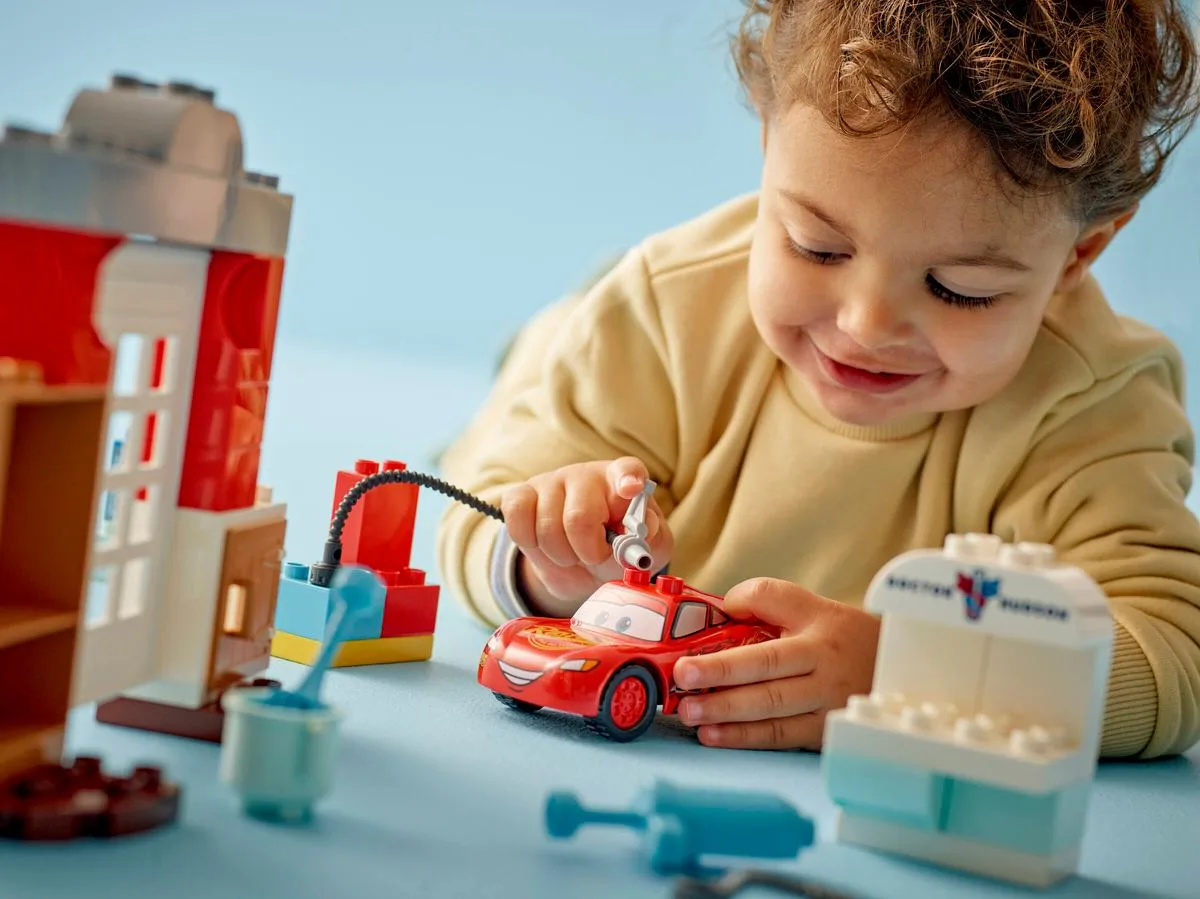 Конструктор LEGO DUPLO Disney Візит МакКвіна в гараж Дока (10456) — фото 6