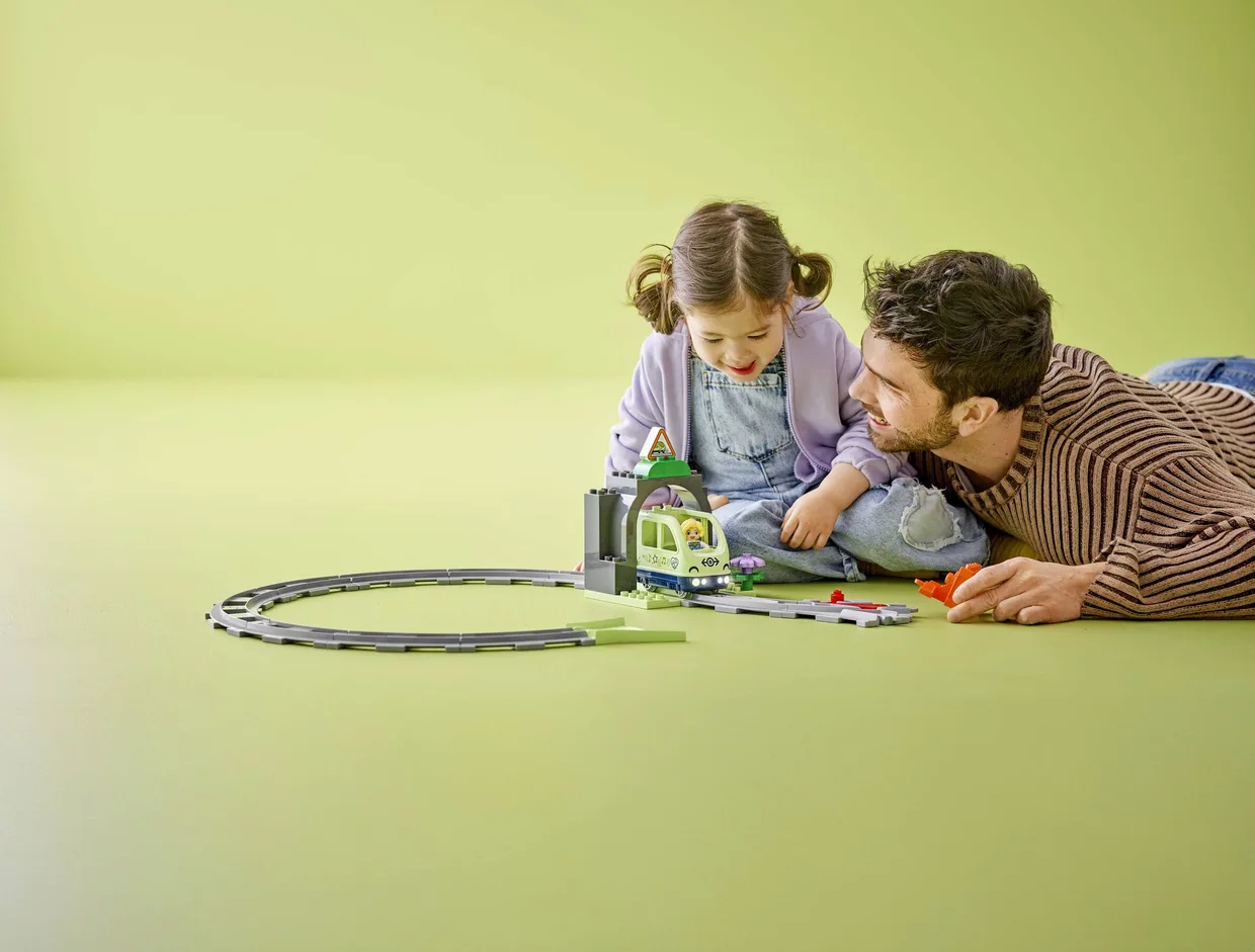 Конструктор LEGO DUPLO Дополнительный набор «Железнодорожный туннель и рельсы» (10425) — фото 4