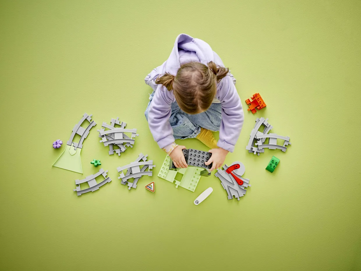 Конструктор LEGO DUPLO Дополнительный набор «Железнодорожный туннель и рельсы» (10425) — фото 6