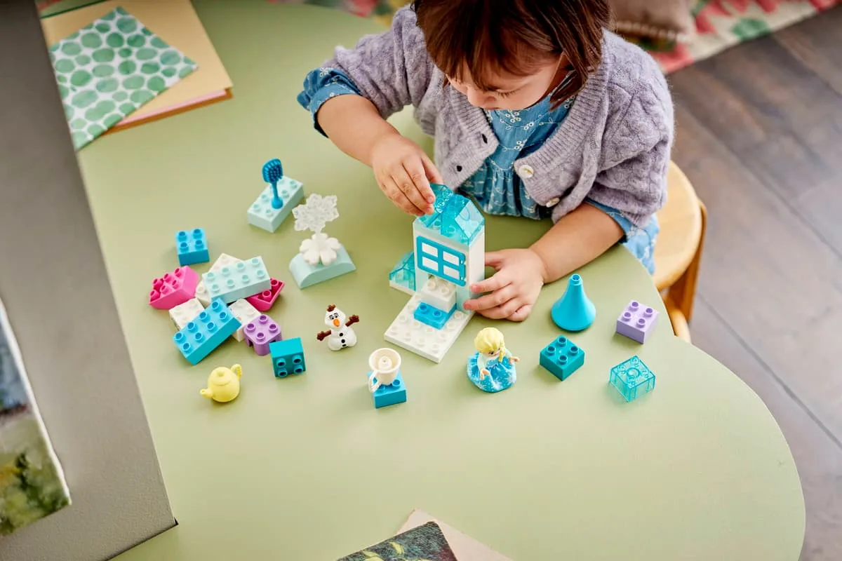 Конструктор LEGO DUPLO Disney Творческая коробка «Холодное сердце» с Эльзой и Олафом (10462) — фото 7