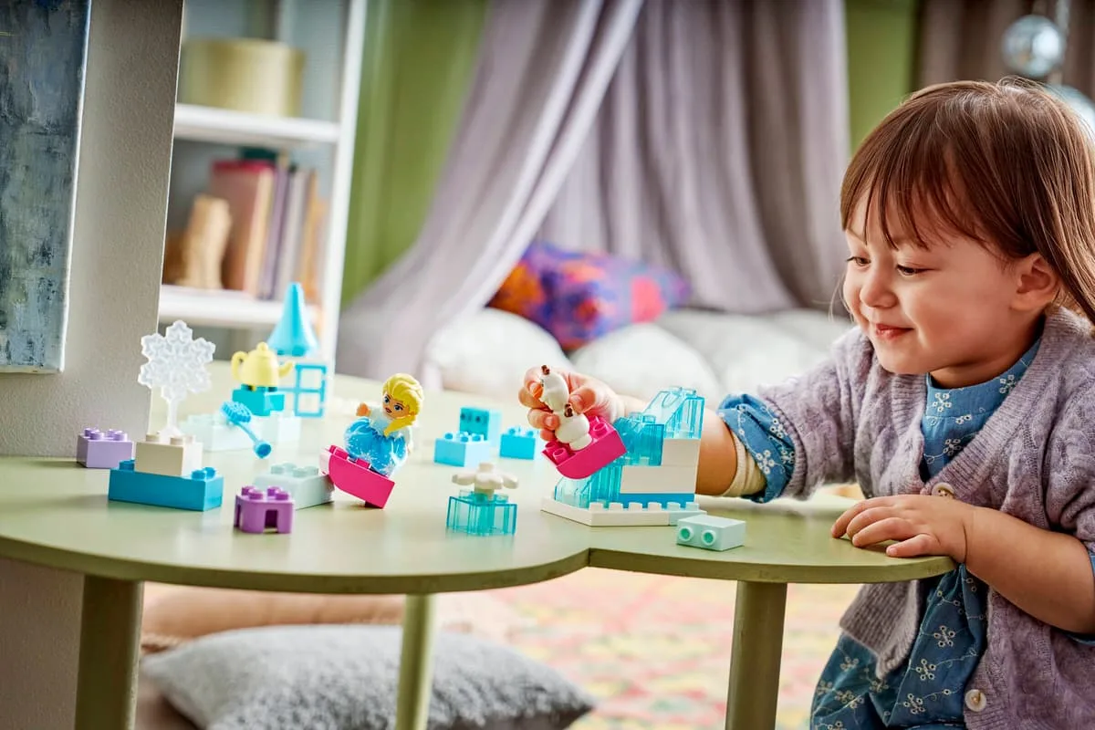Конструктор LEGO DUPLO Disney Творческая коробка «Холодное сердце» с Эльзой и Олафом (10462) — фото 8