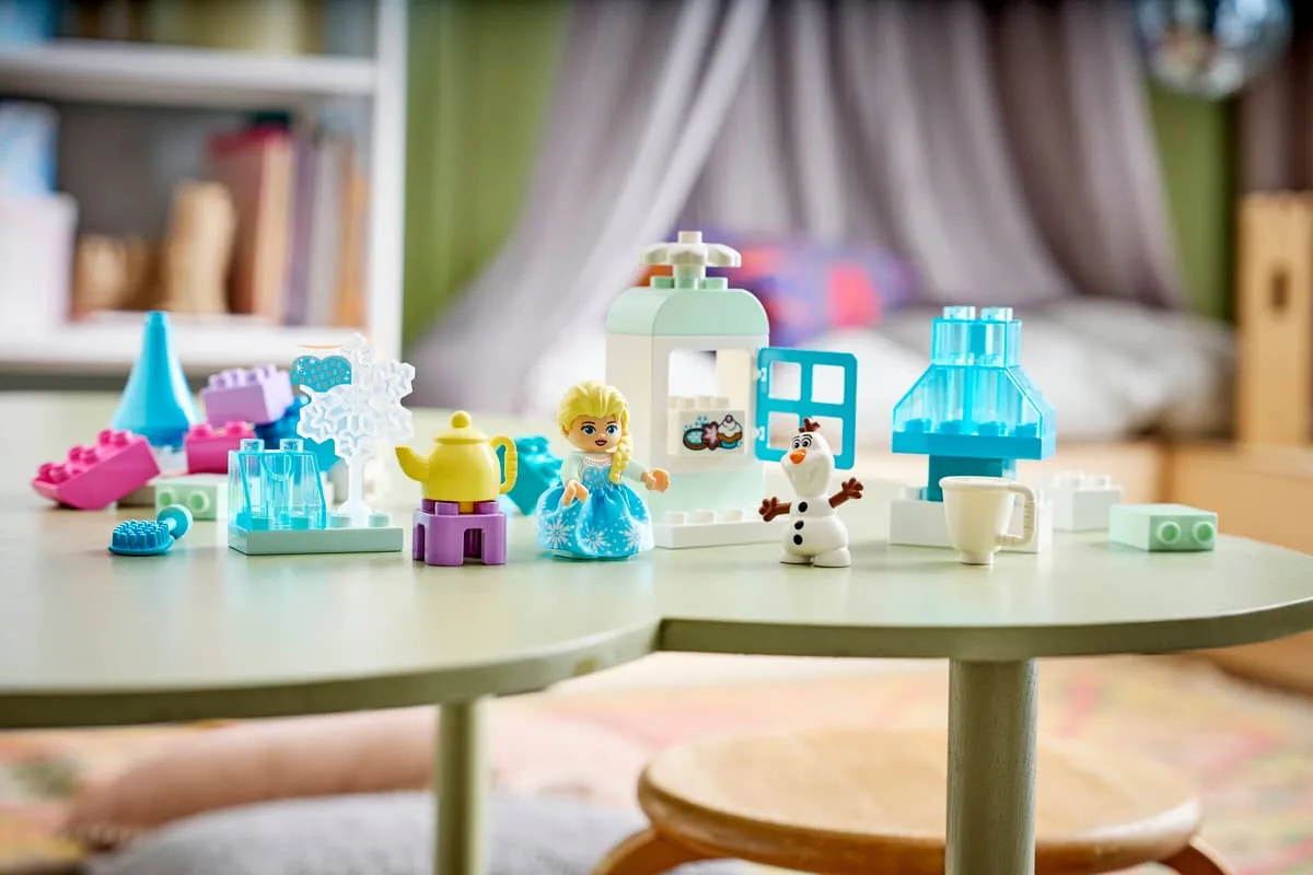 Конструктор LEGO DUPLO Disney Творческая коробка «Холодное сердце» с Эльзой и Олафом (10462) — фото 9