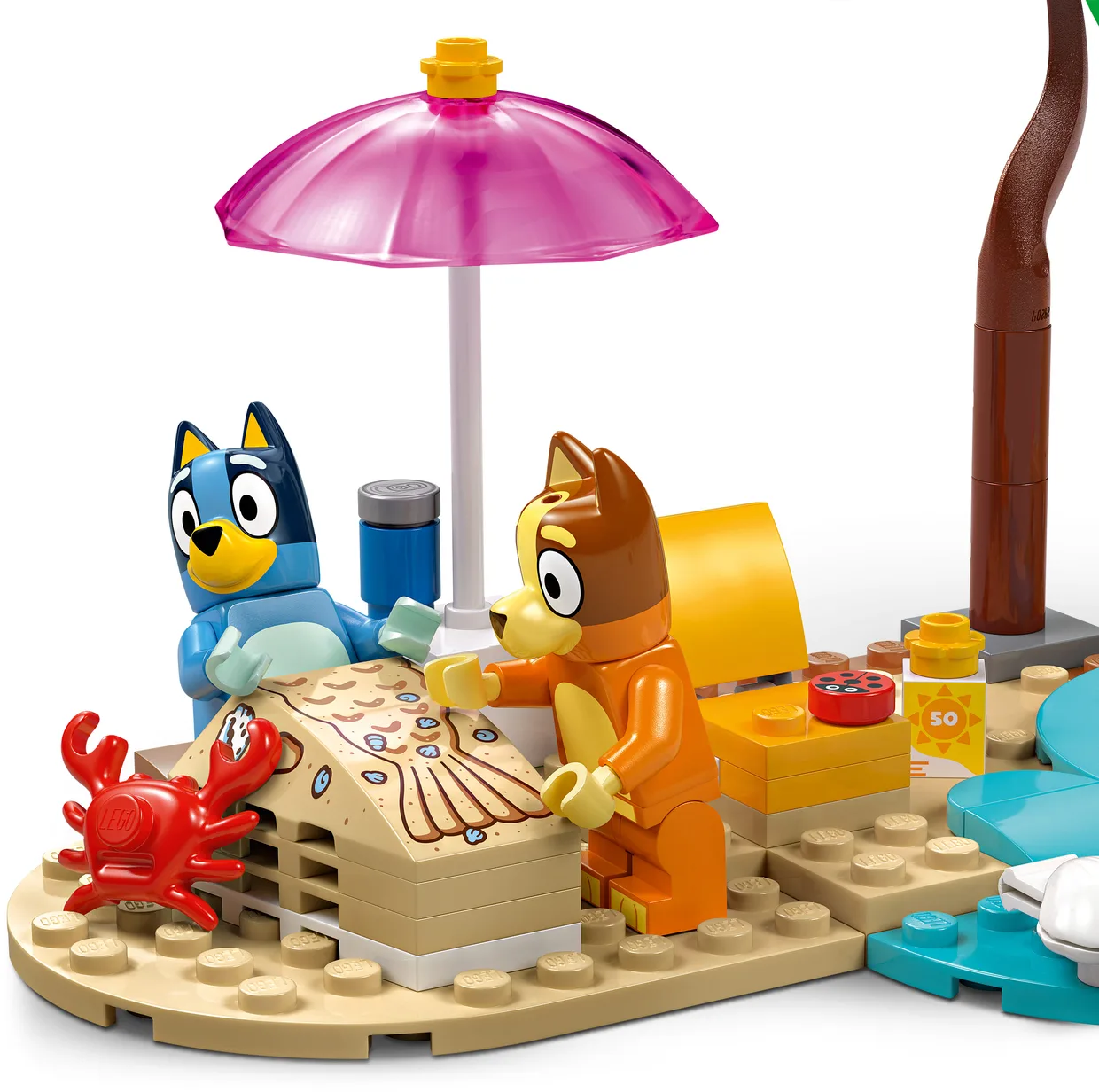 Конструктор LEGO Bluey Пляж и семейная поездка на автомобиле Блуи (11202)