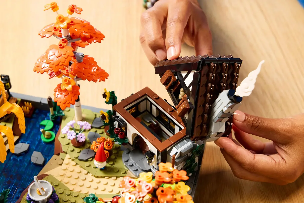 Конструктор LEGO Icons Осенний сад у коттеджа (11372) — фото 14