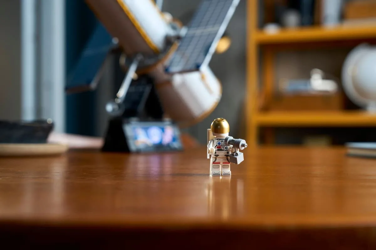 Конструктор LEGO Icons Космический телескоп «Хаббл» (11382) — фото 16