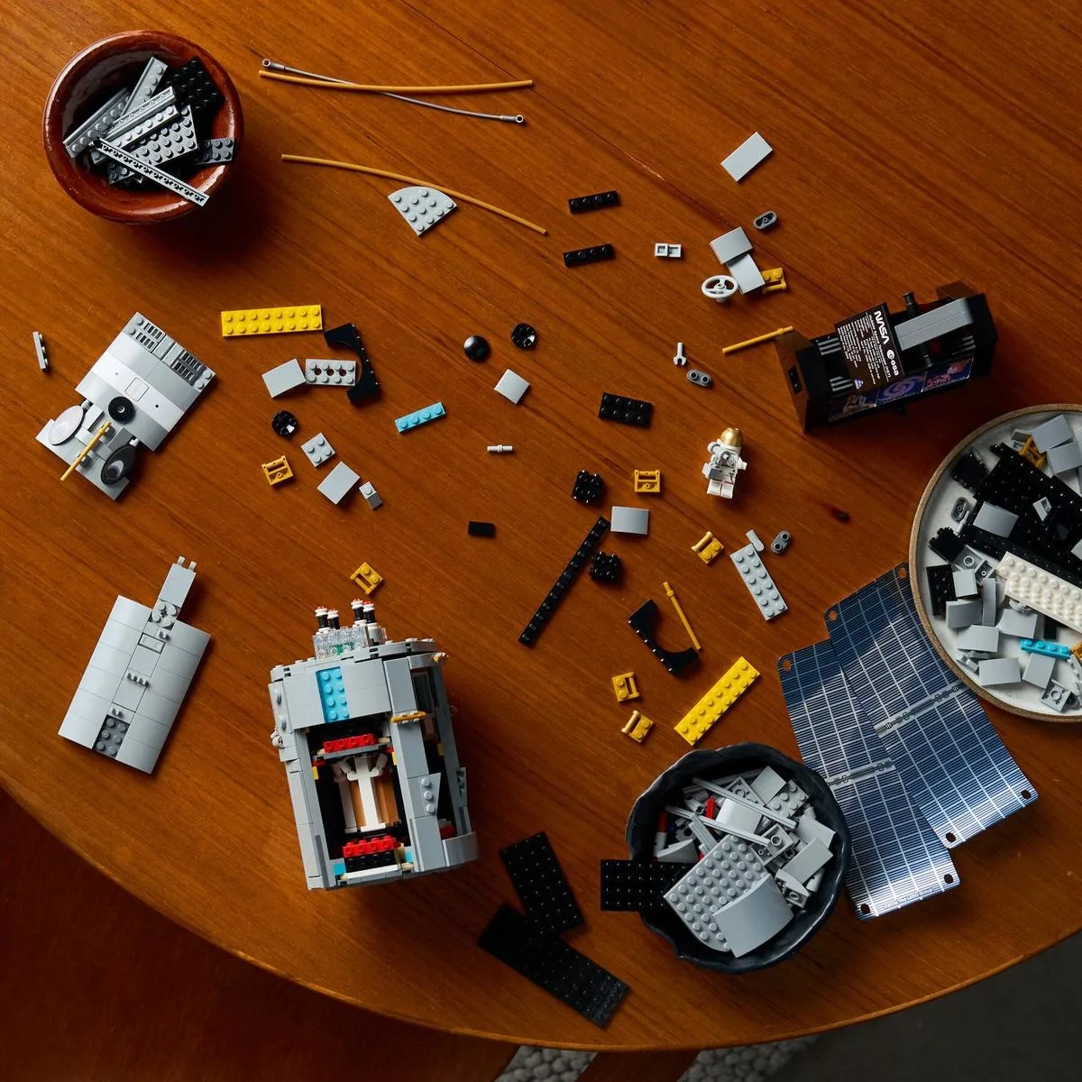 Конструктор LEGO Icons Космический телескоп «Хаббл» (11382) — фото 17