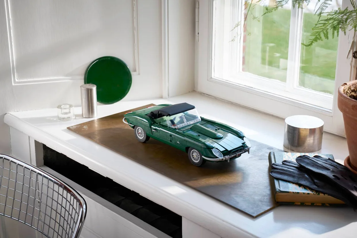 Конструктор LEGO Icons Jaguar E-Type (11381) — фото 11