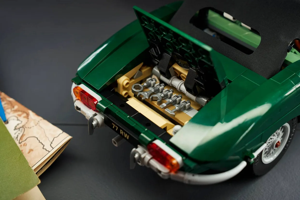 Конструктор LEGO Icons Jaguar E-Type (11381) — фото 14