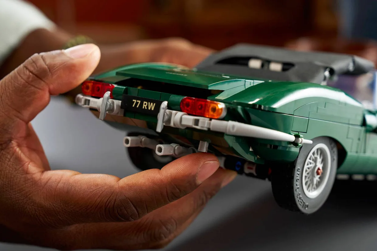 Конструктор LEGO Icons Jaguar E-Type (11381) — фото 15