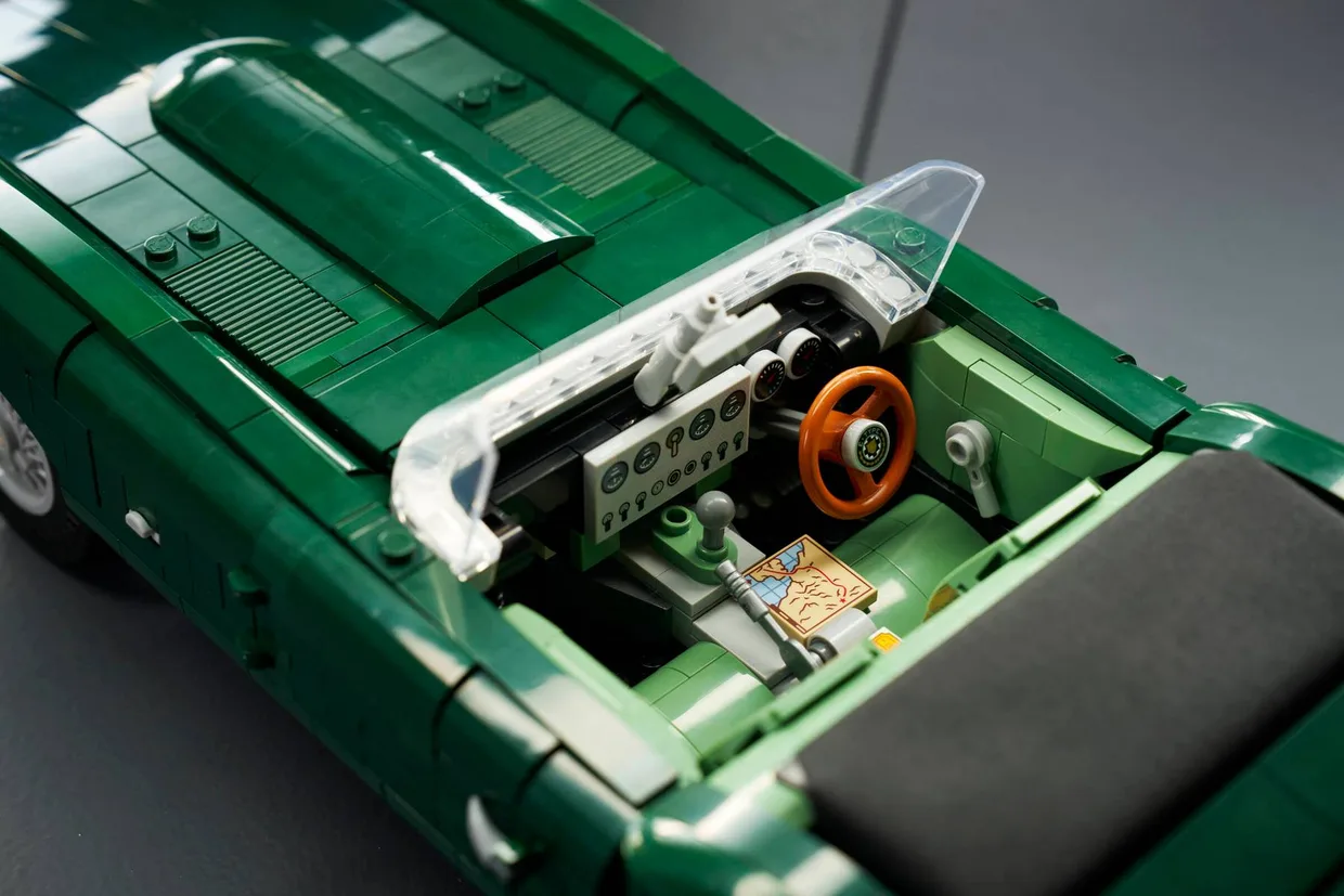 Конструктор LEGO Icons Jaguar E-Type (11381) — фото 16