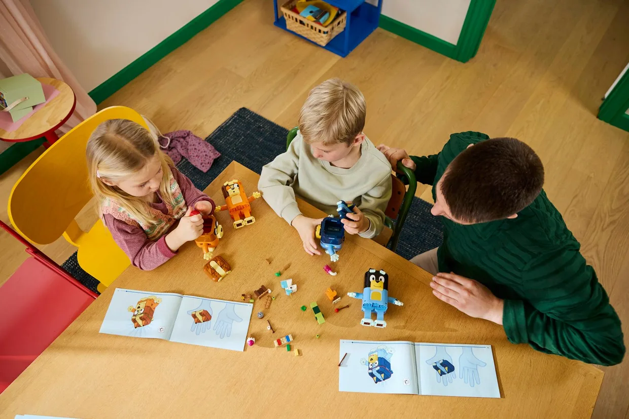 Конструктор LEGO Bluey Семья Блуи из кубиков (11217) — фото 11