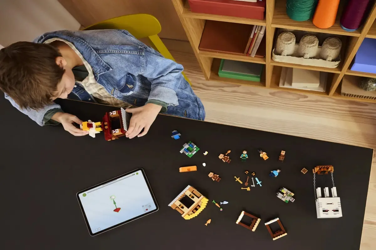 Конструктор LEGO Minecraft Нападение гаста-воздушного шара на деревню (21273) — фото 8