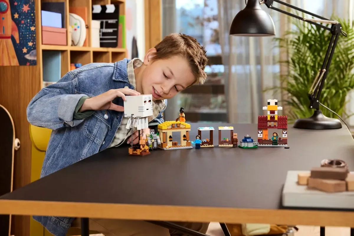 Конструктор LEGO Minecraft Нападение гаста-воздушного шара на деревню (21273) — фото 10