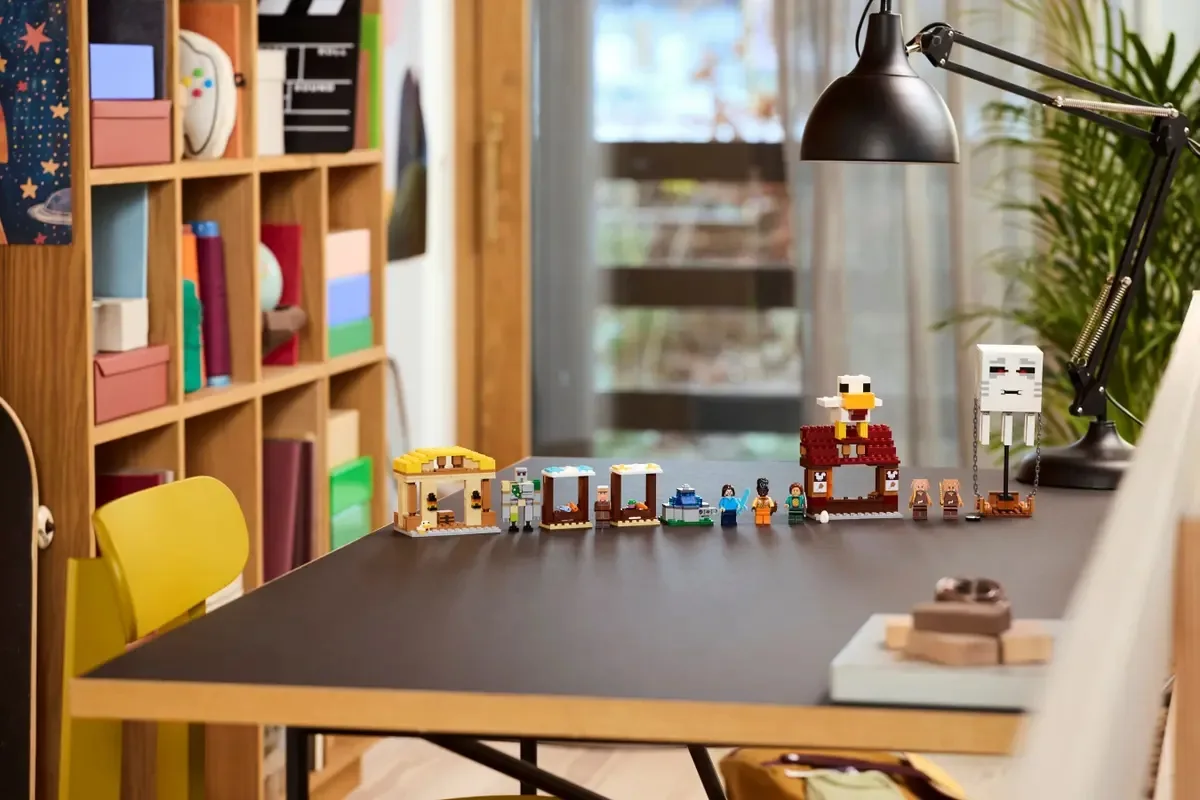Конструктор LEGO Minecraft Нападение гаста-воздушного шара на деревню (21273) — фото 11