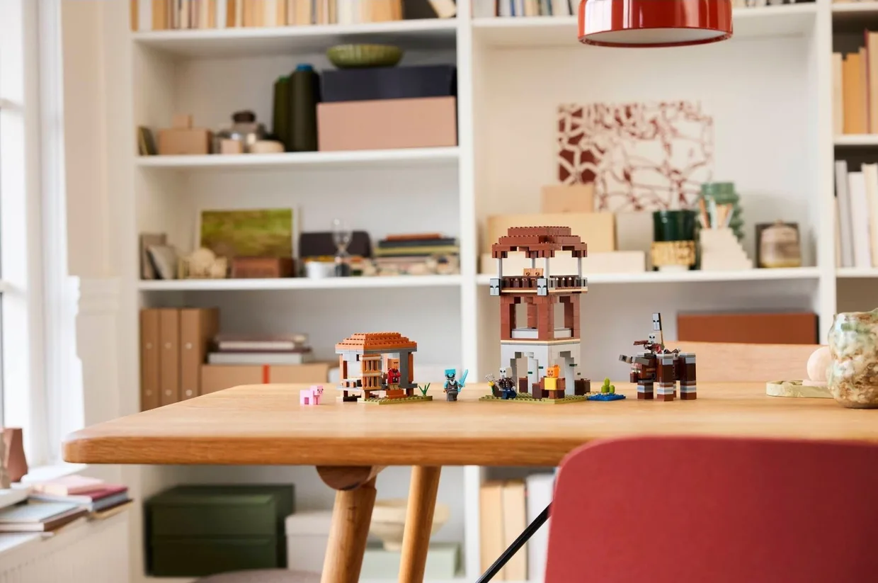 Конструктор LEGO Minecraft Аванпост разбойников и разоритель (21278) — фото 9
