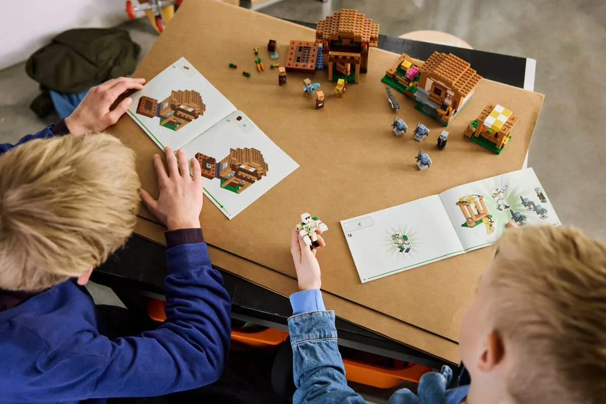 Конструктор LEGO Minecraft Нападение заклинателя на деревню (21596) — фото 7