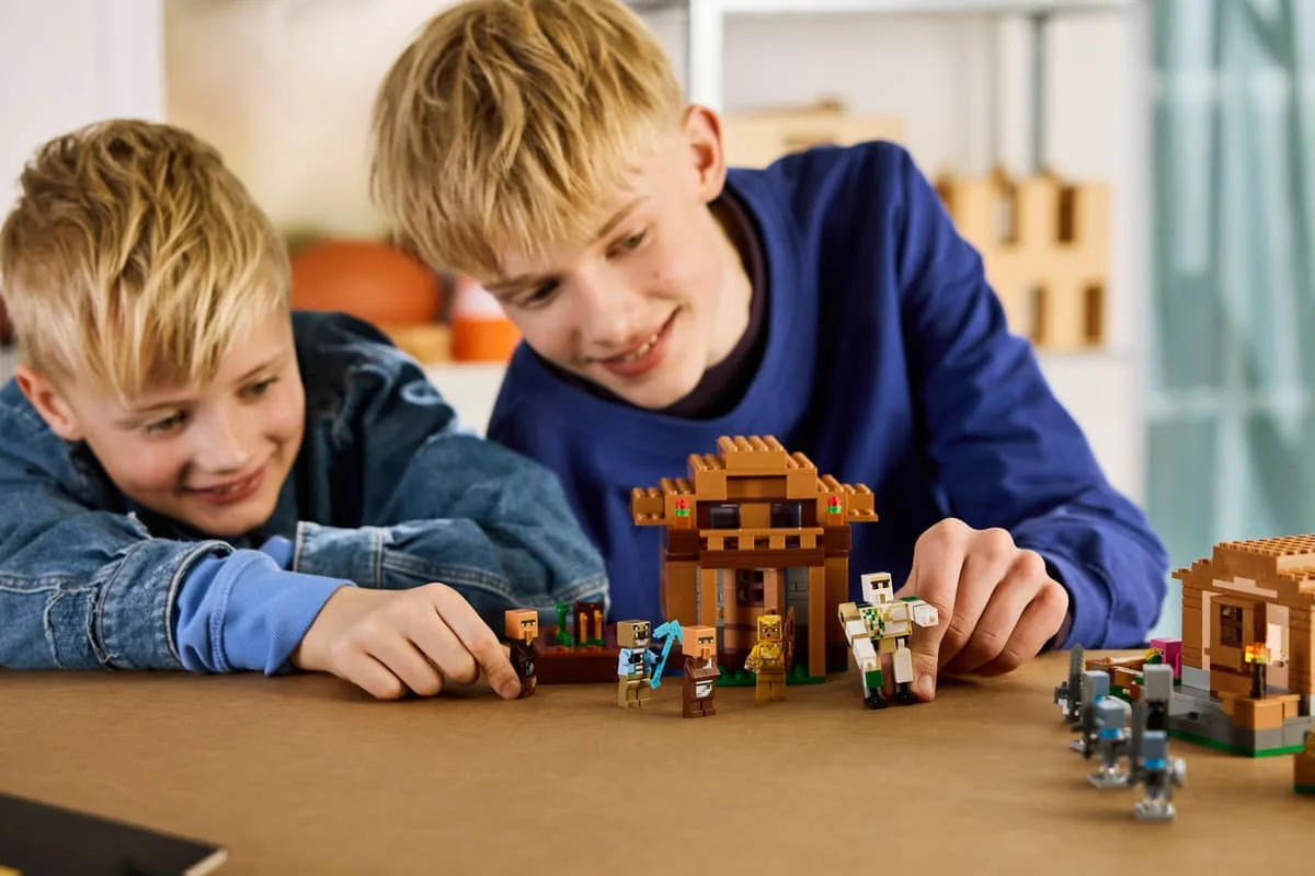Конструктор LEGO Minecraft Нападение заклинателя на деревню (21596) — фото 8