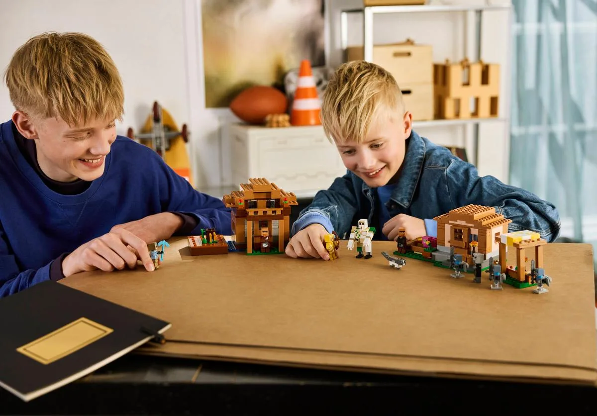 Конструктор LEGO Minecraft Нападение заклинателя на деревню (21596) — фото 9