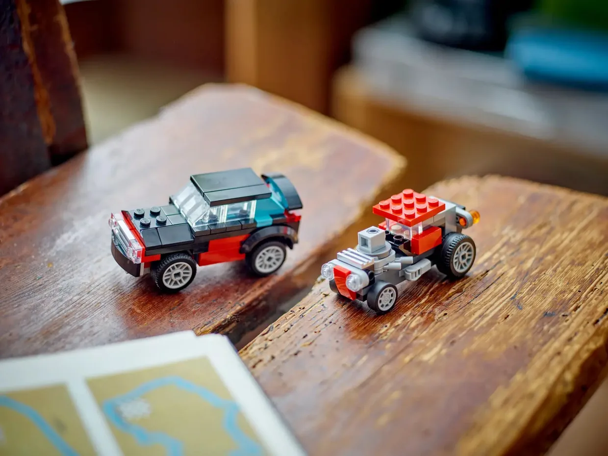 Конструктор LEGO Creator 3 в 1 Бортова вантажівка з гелікоптером (31146) — фото 8
