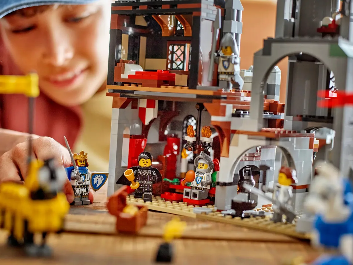 Конструктор LEGO Creator 3 в 1 Средневековый замок с рыцарем на коне (31168) — фото 7