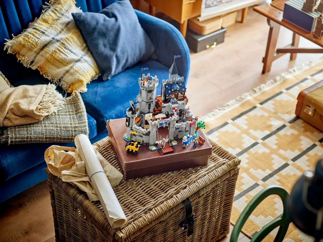 Конструктор LEGO Creator 3 в 1 Средневековый замок с рыцарем на коне (31168) — фото 10