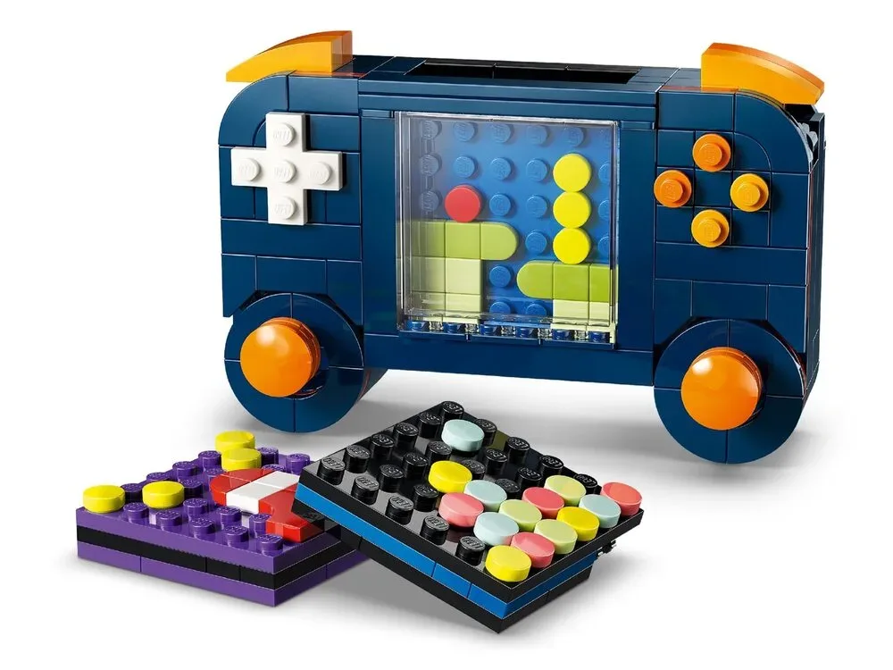 Конструктор LEGO Creator 3 в 1 Игровая ретро-консоль (31380)