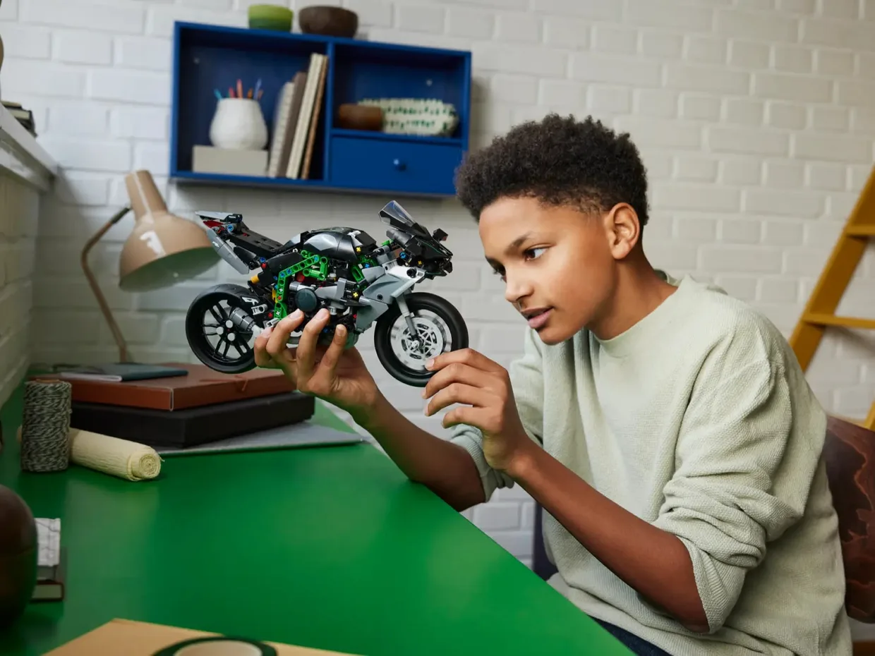 Конструктор LEGO Technic Мотоцикл Kawasaki Ninja H2R (42170) — фото 4