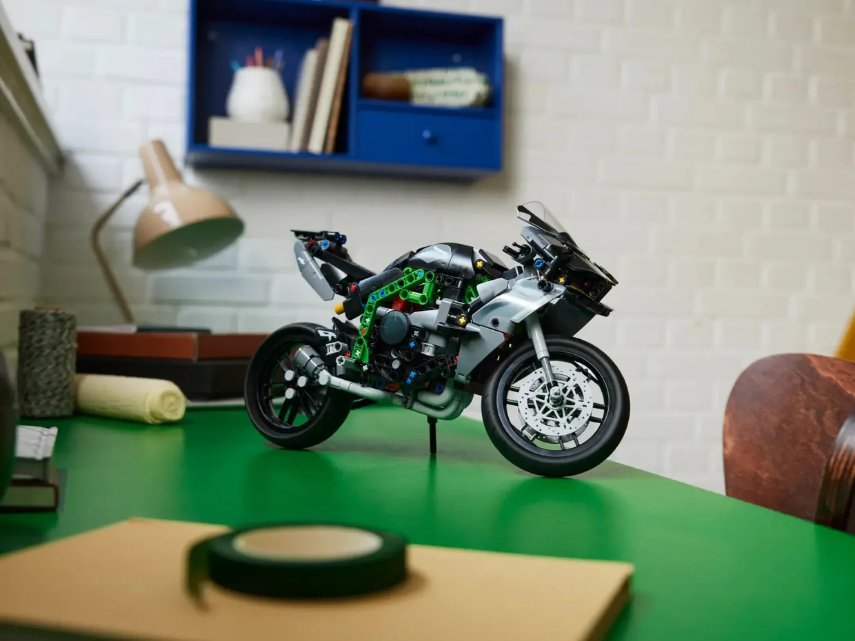 Конструктор LEGO Technic Мотоцикл Kawasaki Ninja H2R (42170) — фото 5
