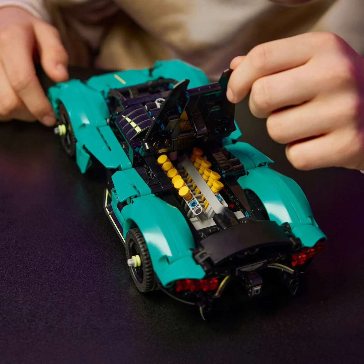 Конструктор LEGO Technic Aston Martin Valkyrie (42208) — фото 3