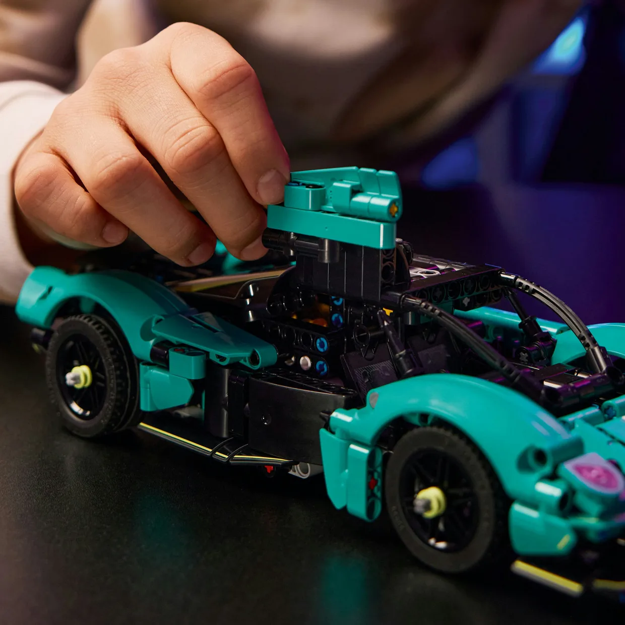 Конструктор LEGO Technic Aston Martin Valkyrie (42208) — фото 4