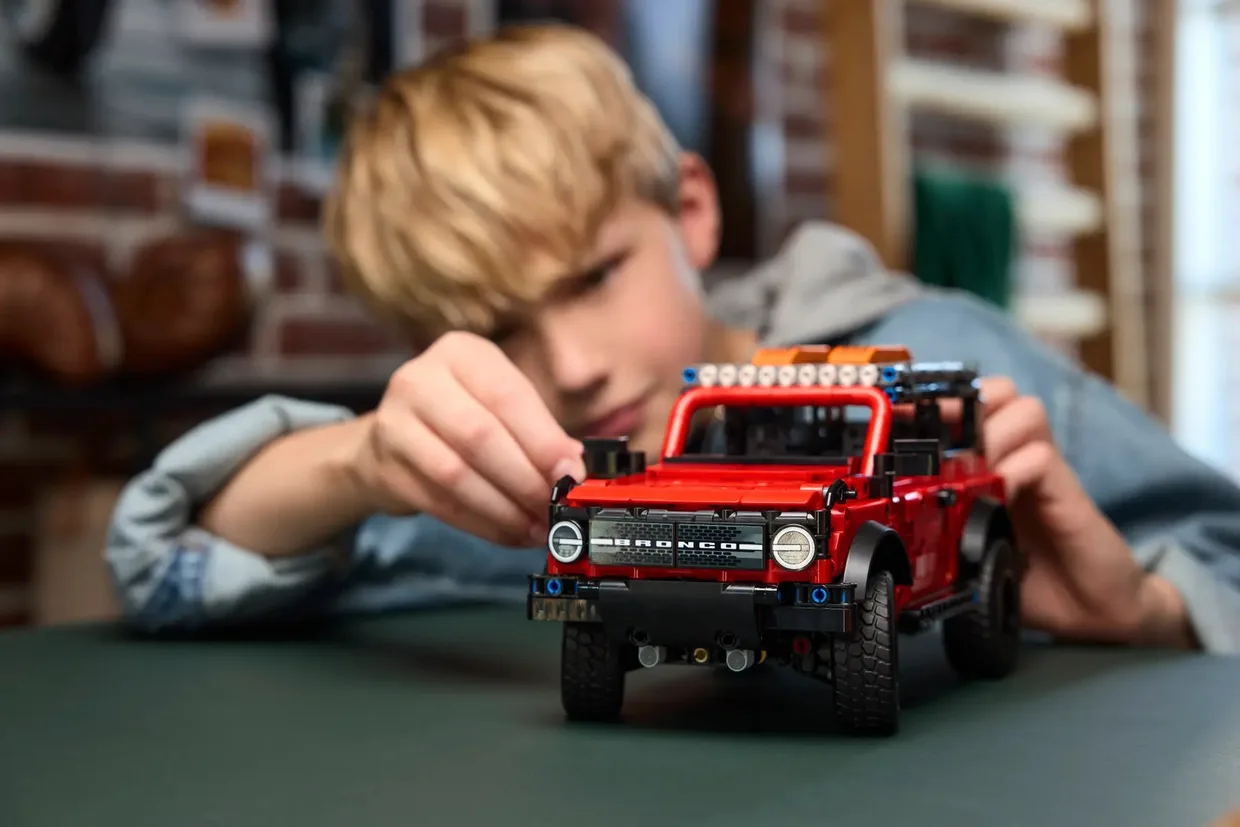 Конструктор LEGO Technic Внедорожник Ford Bronco (42213) — фото 8
