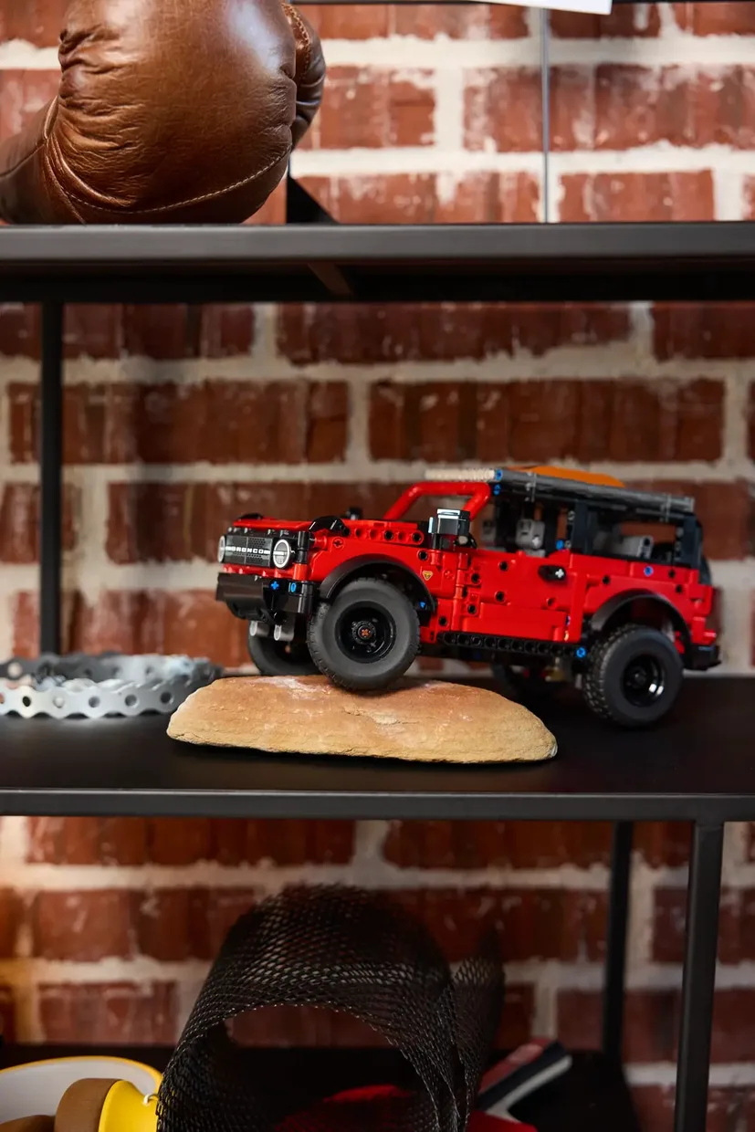 Конструктор LEGO Technic Внедорожник Ford Bronco (42213) — фото 9