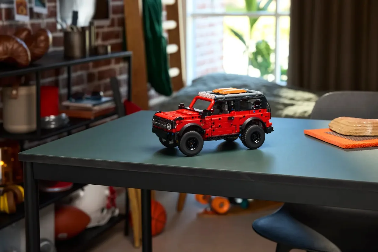 Конструктор LEGO Technic Внедорожник Ford Bronco (42213) — фото 10