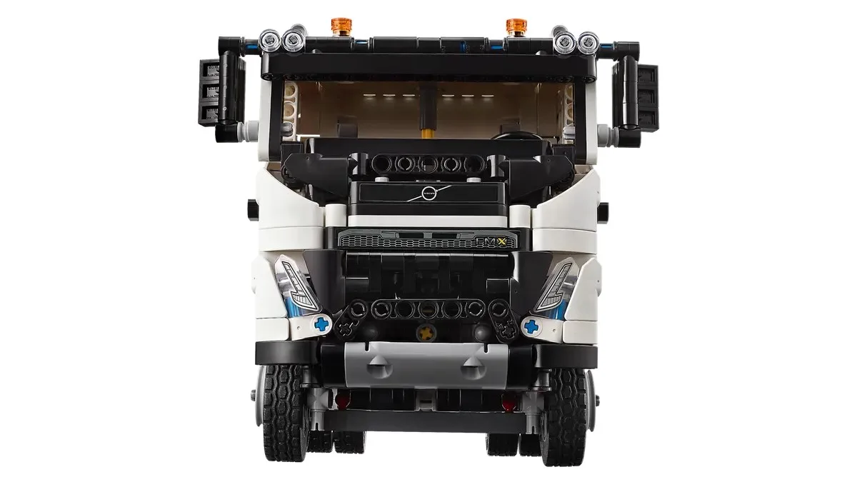 Конструктор LEGO Technic Грузовик Volvo FMX и электрический экскаватор EC230 (42175) — фото 2