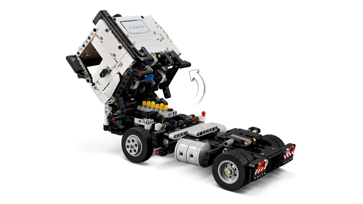 Конструктор LEGO Technic Грузовик Volvo FMX и электрический экскаватор EC230 (42175) — фото 5