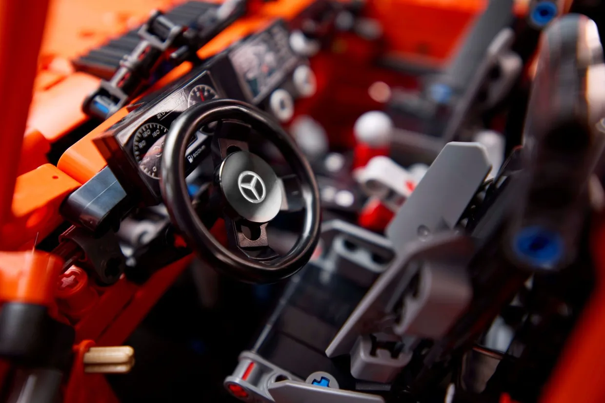 Конструктор LEGO Technic Mercedes-Benz G 500 PROFESSIONAL Line (42177) — фото 8