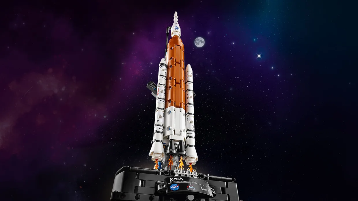 Конструктор LEGO Technic Ракета космической системы запуска NASA Artemis (42221) — фото 4