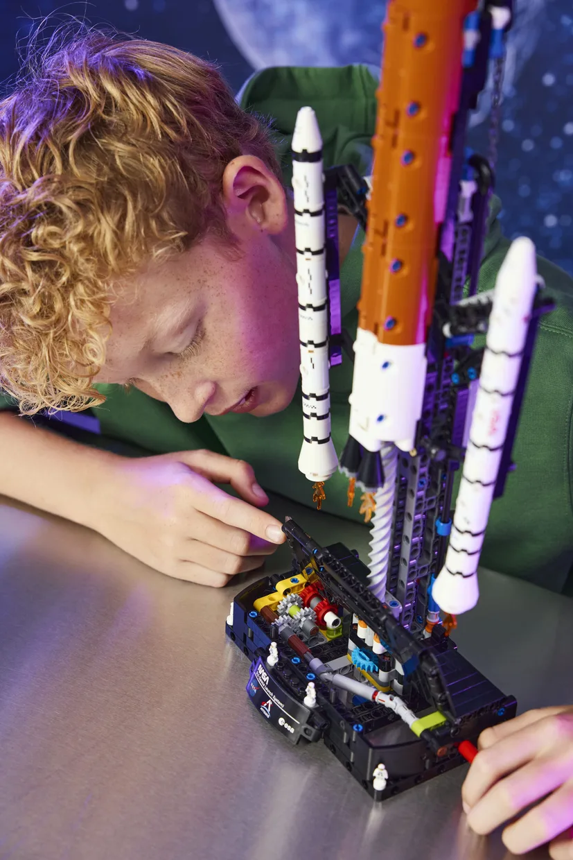 Конструктор LEGO Technic Ракета космической системы запуска NASA Artemis (42221) — фото 5