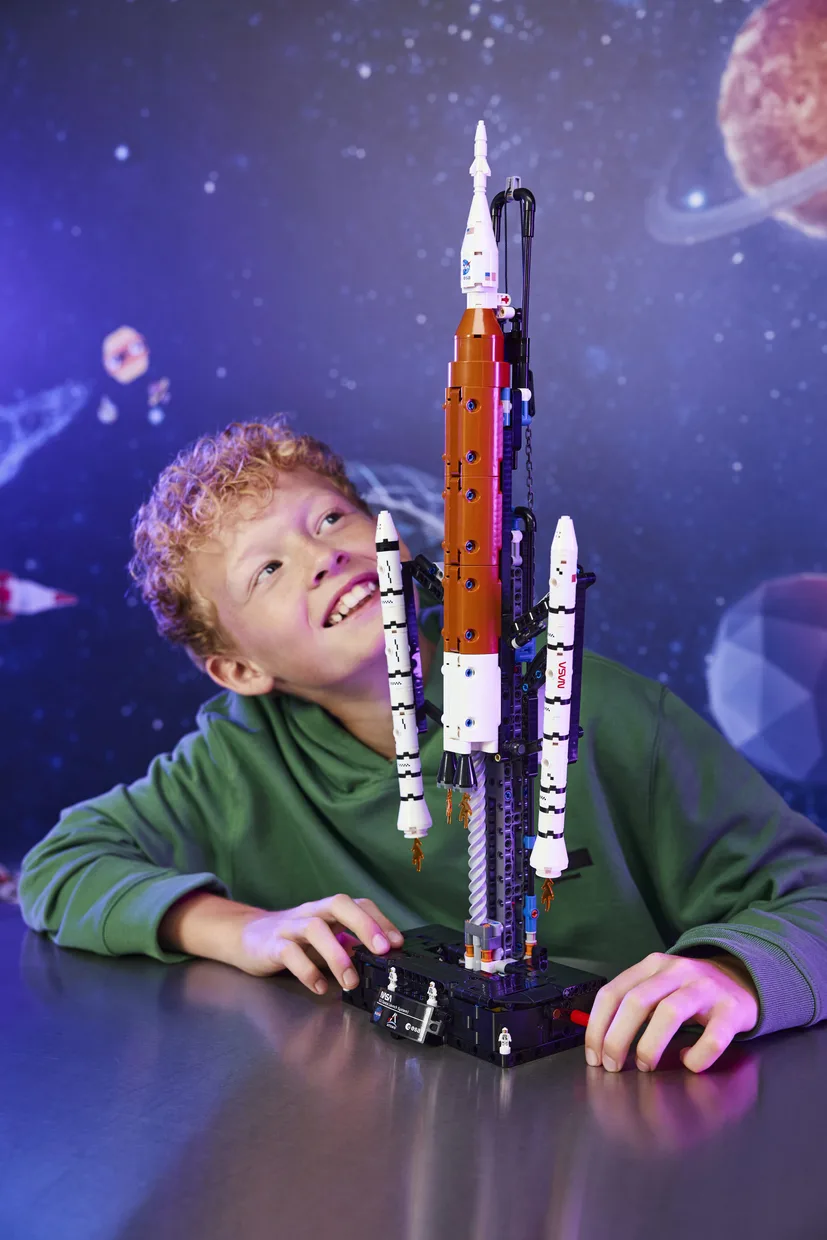 Конструктор LEGO Technic Ракета космической системы запуска NASA Artemis (42221) — фото 7